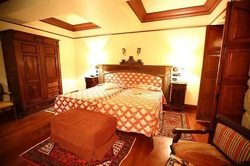 **  Hotel Castillo El Collado La Guardia España